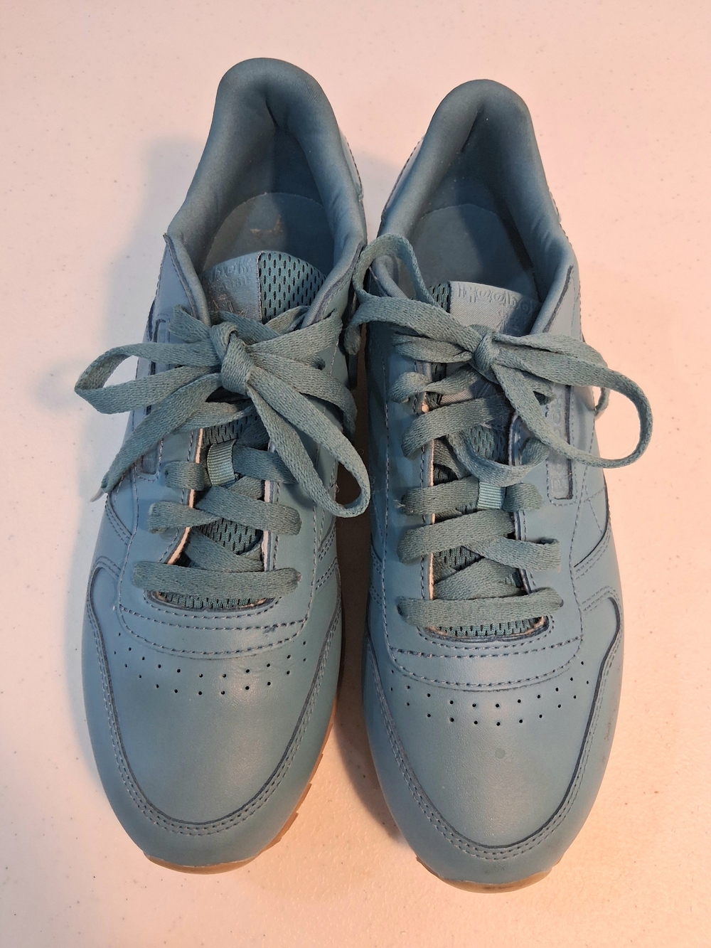 Reebok Classics Casual Lace-Up Sneakers in Light Blue/Teal Sz8